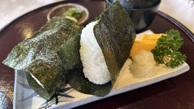 おにぎりセット(お新香・味噌汁付き)