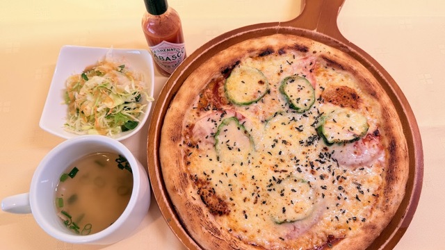 矢板オリジナル マルゲリータピザ